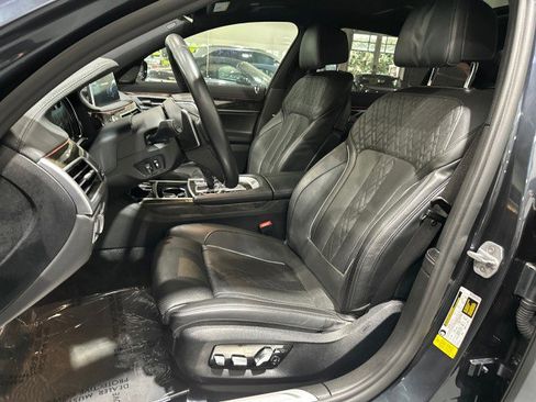 Used 2018 BMW 750i RWD image 5