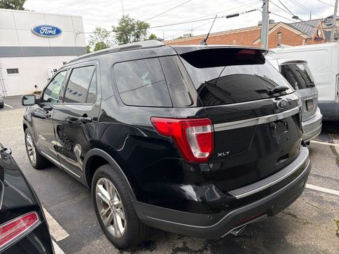 Used 2018 Ford Explorer XLT w/ Equipment Group 202A AWD/4WD image 4