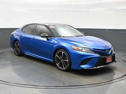 Used 2019 Toyota Camry XSE FWD image 8