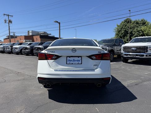 Used 2023 Nissan Altima 2.5 SR w/ SR Premium Package AWD/4WD image 5