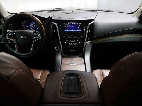 Used 2016 Cadillac Escalade ESV Luxury AWD/4WD image 24