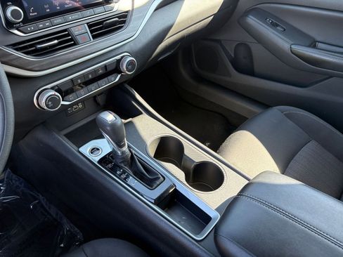 Used 2025 Nissan Altima 2.5 SV image 41