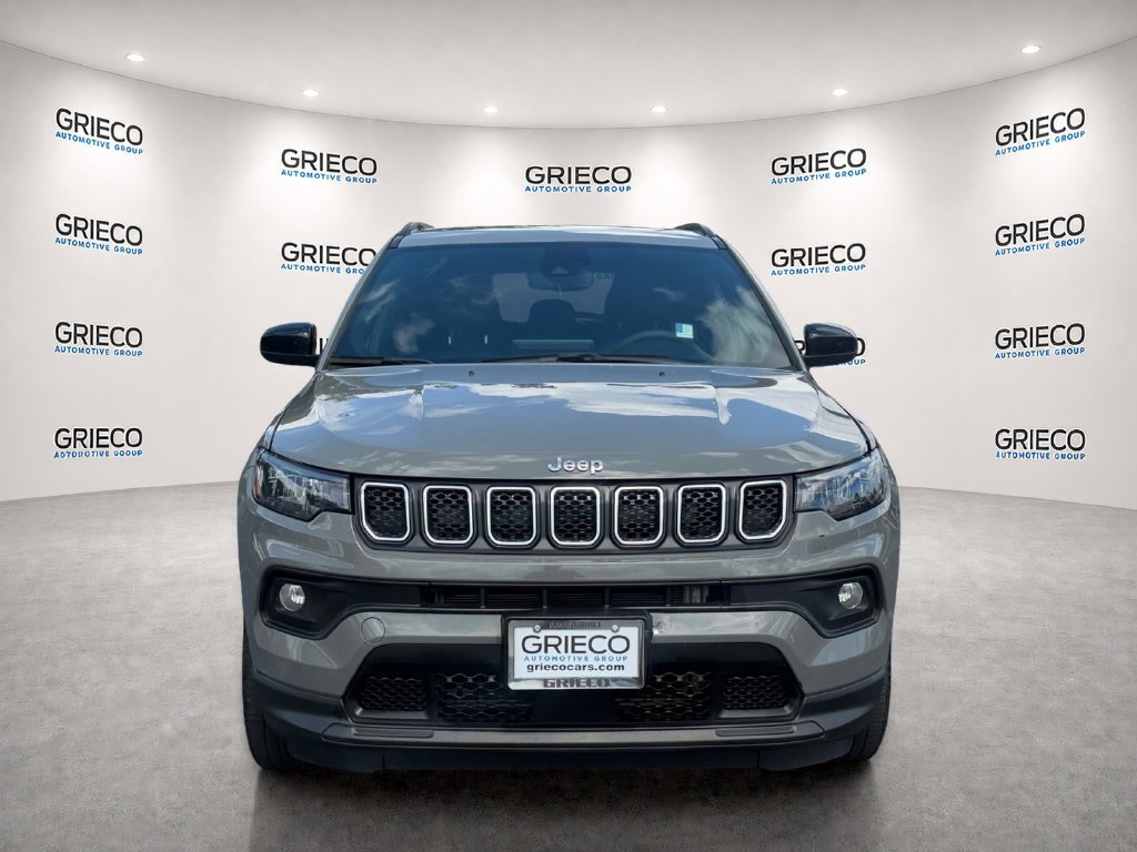 Used 2023 Jeep Compass Latitude AWD/4WD image 2