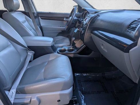 Used 2011 Kia Sorento LX image 22