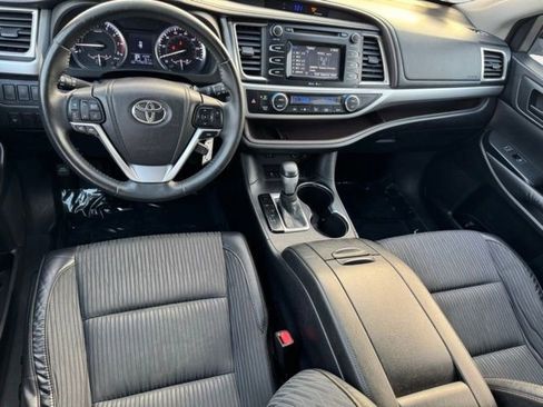 Used 2014 Toyota Highlander Plus AWD/4WD image 9