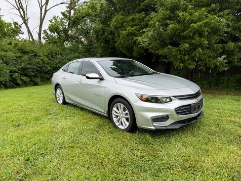 Used 2016 Chevrolet Malibu LT w/ Driver Confidence Package FWD image 3