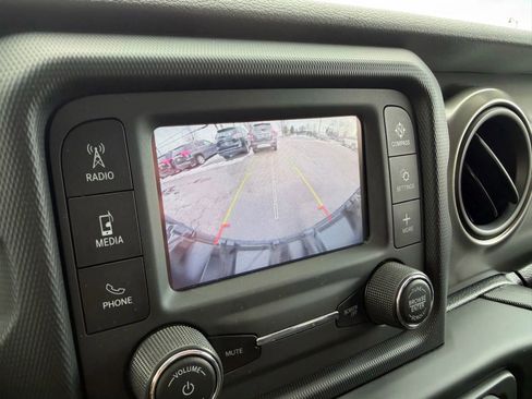 Used 2019 Jeep Wrangler Unlimited Sport S image 24