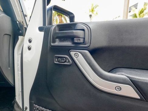 Used 2016 Jeep Wrangler Unlimited Rubicon AWD/4WD image 79