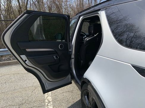 Used 2024 Land Rover Discovery Dynamic SE image 15