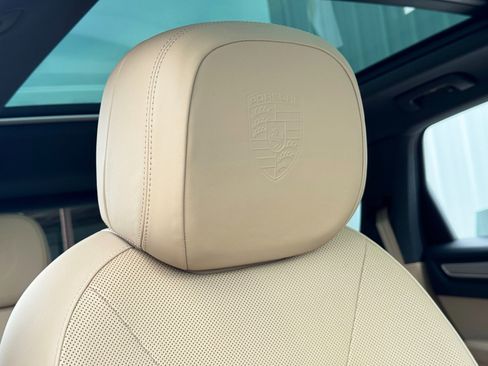 Used 2023 Porsche Cayenne Platinum Edition image 43