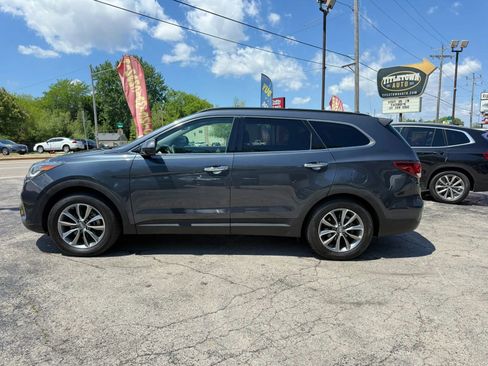 Used 2019 Hyundai Santa Fe XL SE FWD image 2