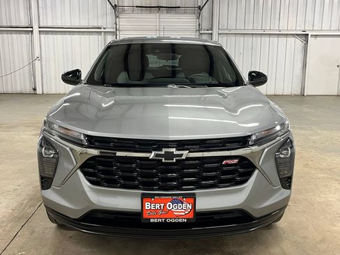 Used 2026 Chevrolet Trax RS w/ Sunroof Package FWD image 2