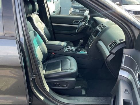 Used 2016 Ford Explorer XLT w/ Equipment Group 202A image 8