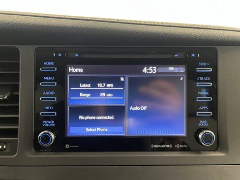 Used 2018 Toyota Sienna XLE image 19
