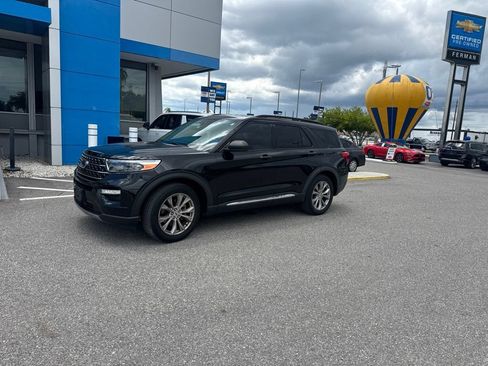 Used 2021 Ford Explorer XLT w/ Equipment Group 202A RWD image 1