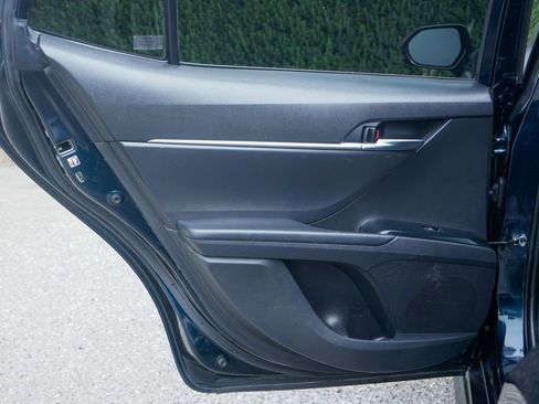 Used 2019 Toyota Camry SE w/ Carpet Mat Package FWD image 30