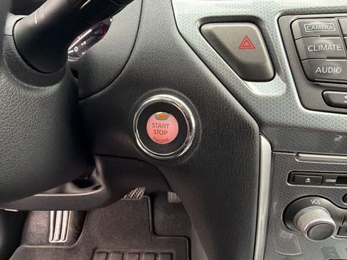 Used 2019 Nissan Pathfinder SL image 17