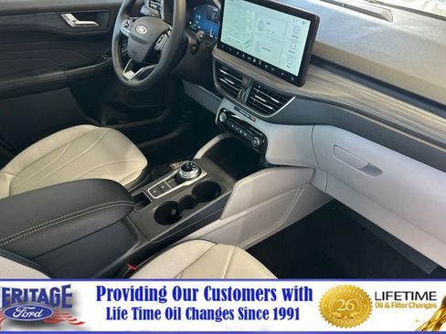 New 2025 Ford Escape SE w/ PHEV Premium Package FWD image 13