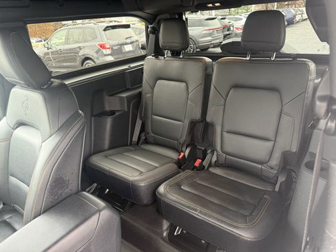 Used 2023 Ford Bronco Badlands image 16