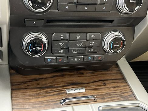 Used 2018 Ford F150 Lariat w/ Equipment Group 502A Luxury image 23