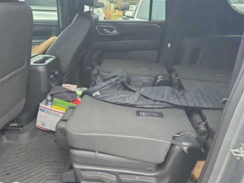 Used 2023 Chevrolet Suburban LT w/ Luxury Package image 2