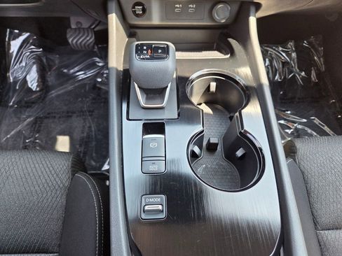 Used 2024 Nissan Rogue SV image 25