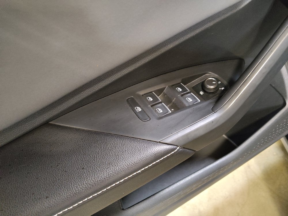 Used 2025 Volkswagen Jetta SE FWD image 27