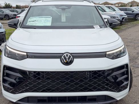 New 2026 Volkswagen Tiguan SE R-Line image 4