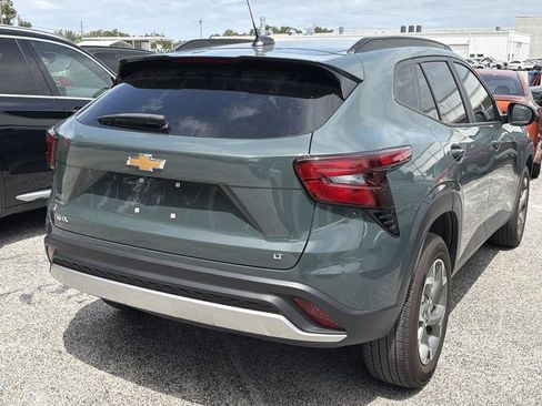 Used 2025 Chevrolet Trax LT FWD image 10