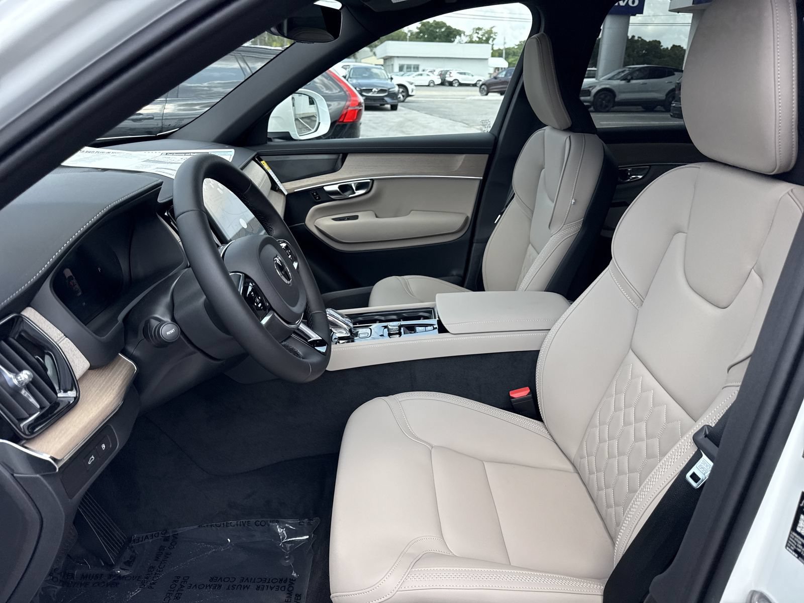 New 2026 Volvo XC90 T8 Plus w/ Protection Package Premier AWD/4WD image 10