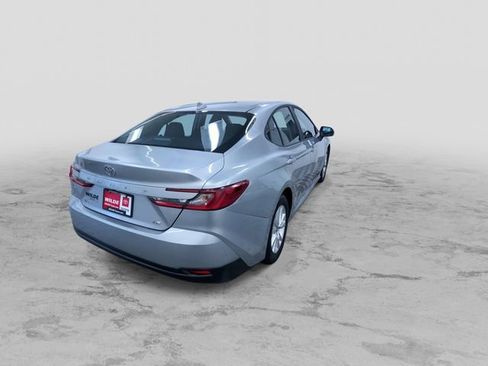 Used 2025 Toyota Camry LE image 10