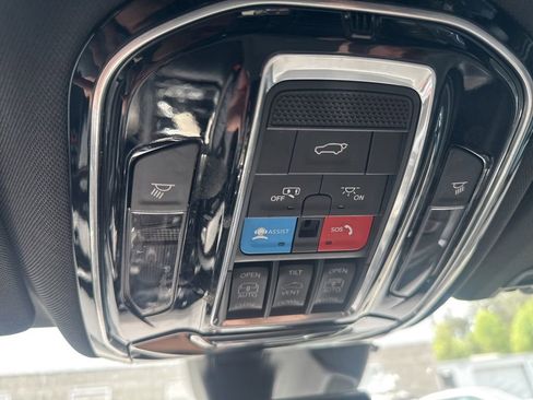 Used 2023 Jeep Grand Cherokee Overland w/ Luxury Tech Group IV image 24