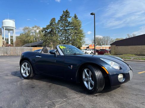 Used 2006 Pontiac Solstice Convertible w/ Power Package RWD image 9