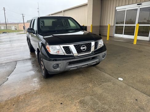 Used 2019 Nissan Frontier S image 2