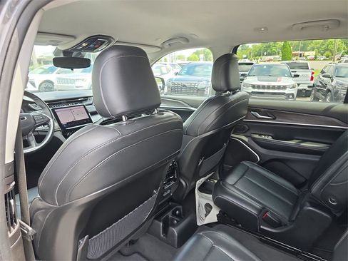 Used 2022 Jeep Grand Cherokee L Limited image 18