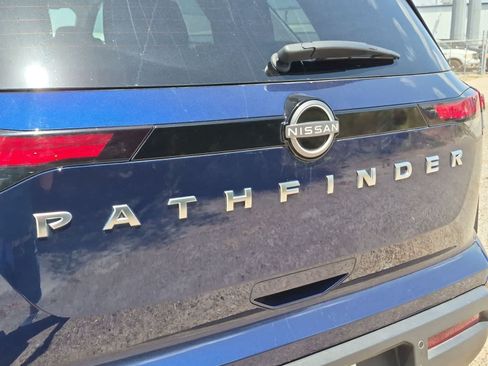 Used 2025 Nissan Pathfinder SV FWD image 30