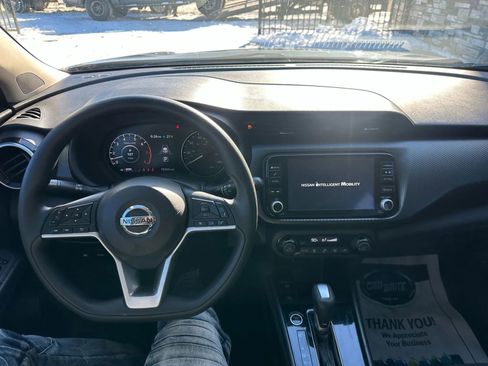 Used 2021 Nissan Kicks SV image 12
