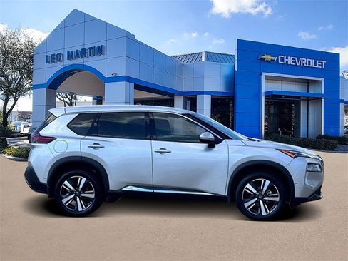 Used 2023 Nissan Rogue SL w/ SL Premium Package image 4