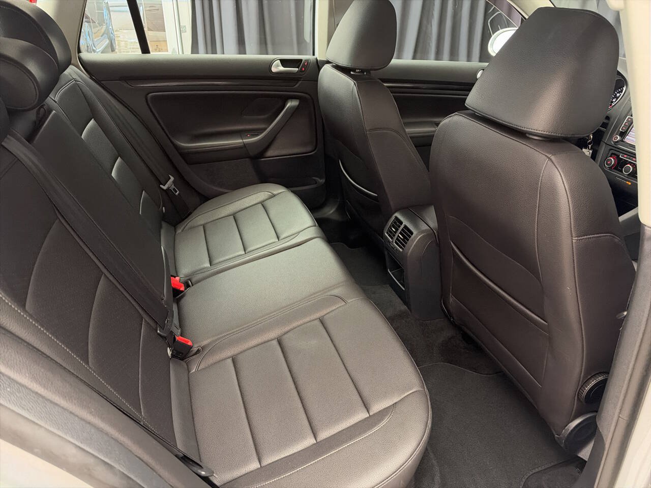 Used 2014 Volkswagen Jetta SE FWD image 25