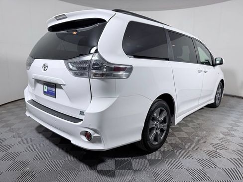 Used 2019 Toyota Sienna SE w/ SE Preferred Package AWD/4WD image 7
