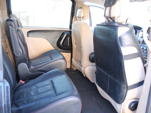 Used 2016 Dodge Grand Caravan SXT FWD image 30
