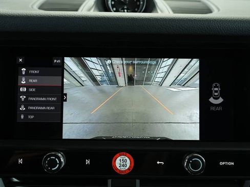 Certified 2025 Porsche Macan AWD/4WD image 19
