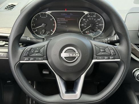 Used 2025 Nissan Altima 2.5 SV image 12