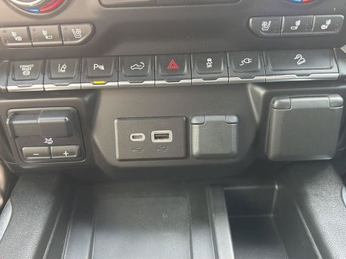 Used 2021 Chevrolet Silverado 2500 High Country w/ Technology Package AWD/4WD image 11