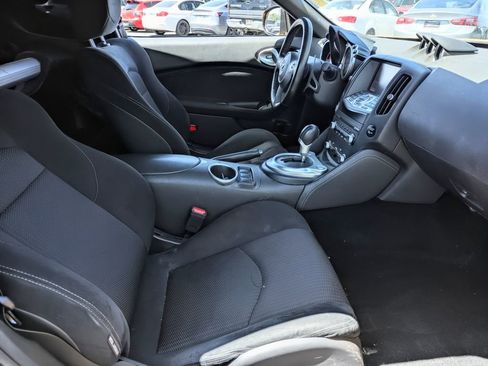 Used 2017 Nissan 370Z Coupe RWD image 35