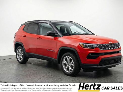 Used 2025 Jeep Compass Latitude image 1