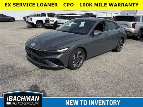 Used 2025 Hyundai Elantra SEL image 2