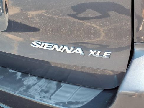 Used 2008 Toyota Sienna XLE FWD image 5