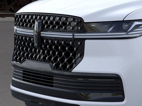 New 2026 Lincoln Navigator Black Label w/ Black Label Special Edition AWD/4WD image 18