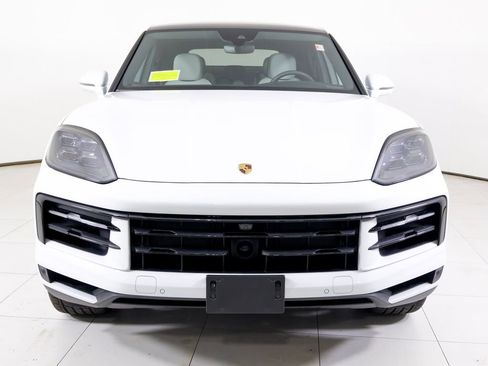 Certified 2025 Porsche Cayenne E-Hybrid Coupe AWD/4WD image 33
